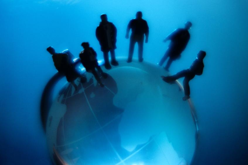 hnu-student-walkingglobe-stock.jpg